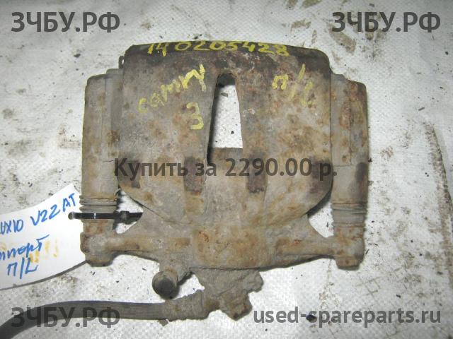 Toyota Camry 3 Суппорт передний левый (в сборе со скобой)