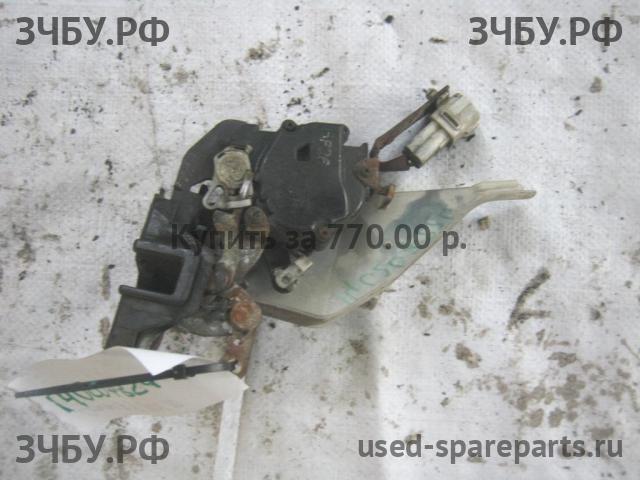 Toyota Camry 3 Замок двери задней правой