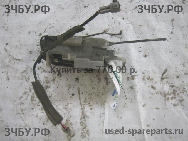 Toyota Camry 3 Замок двери передней правой