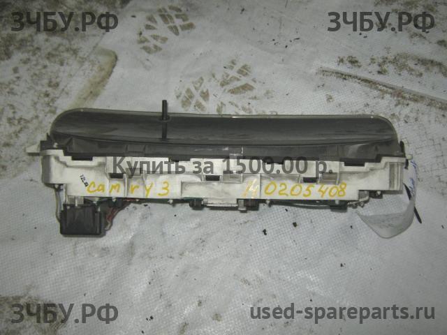 Toyota Camry 3 Панель приборов