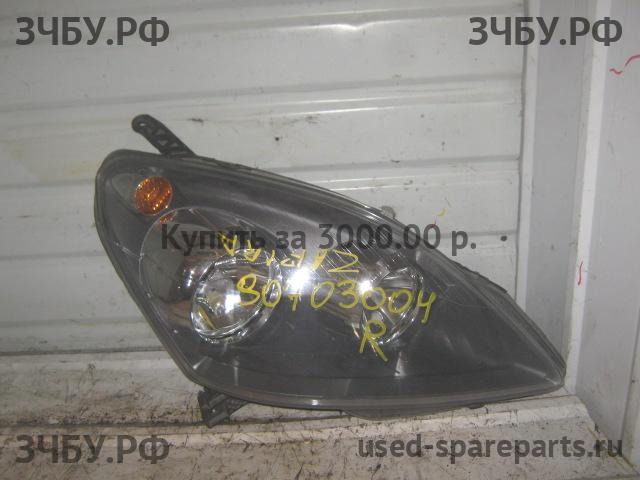Opel Zafira B Фара правая