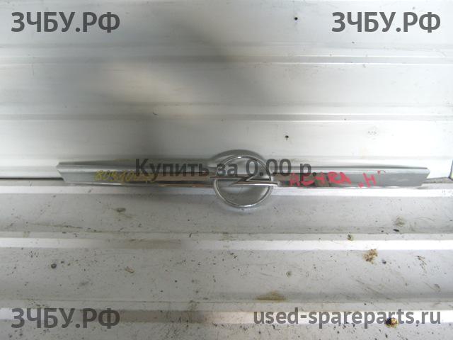 Opel Astra H Решетка радиатора
