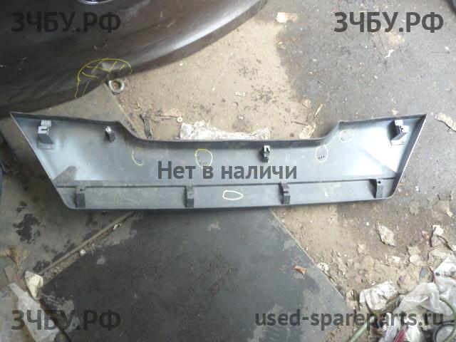 Nissan X-Trail 2 (T31) Накладка на дверь багажника