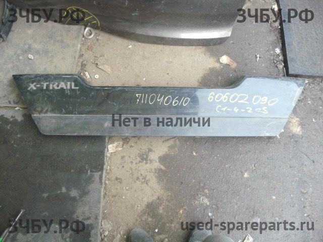 Nissan X-Trail 2 (T31) Накладка на дверь багажника