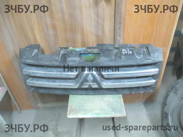 Mitsubishi Pajero/Montero 4 Решетка радиатора