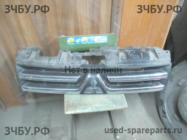Mitsubishi Pajero/Montero 4 Решетка радиатора