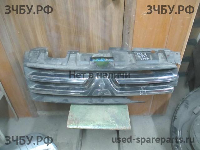 Mitsubishi Pajero/Montero 4 Решетка радиатора