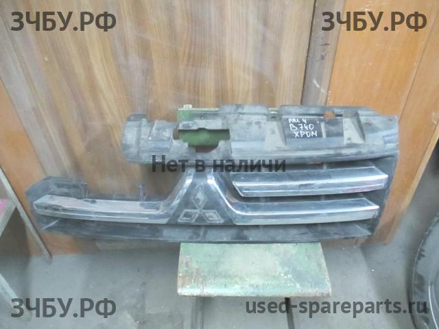 Mitsubishi Pajero/Montero 4 Решетка радиатора