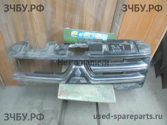 Mitsubishi Pajero/Montero 4 Решетка радиатора