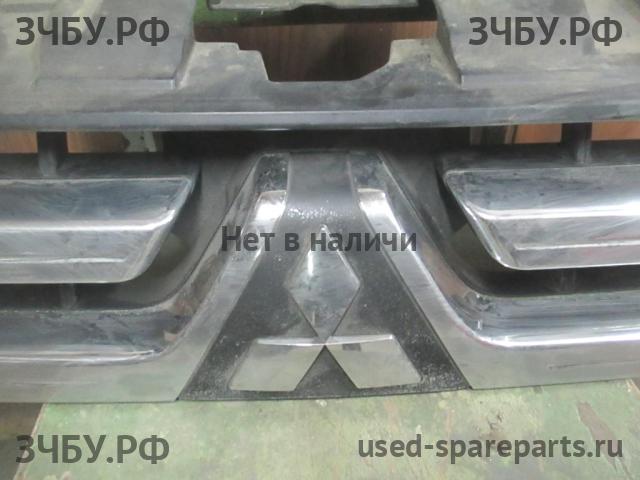Mitsubishi Pajero/Montero 4 Решетка радиатора