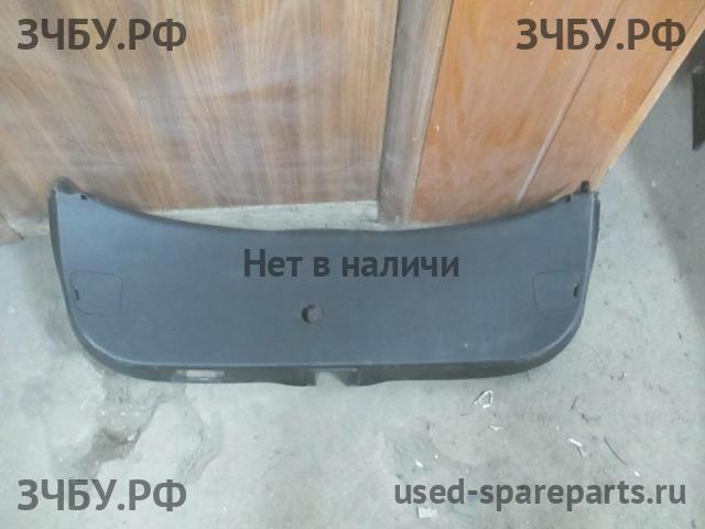 Mazda 3 [BK] Обшивка двери багажника