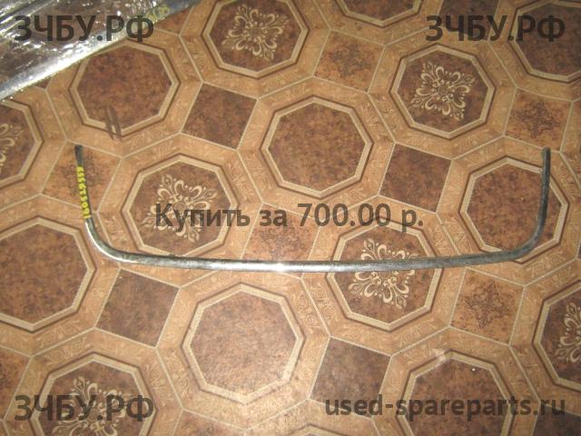 Volkswagen Passat B5 (рестайлинг) Молдинг решетки радиатора
