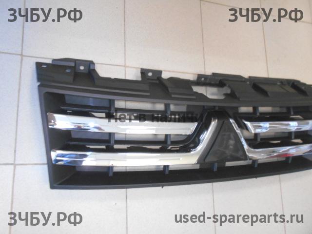 Mitsubishi Pajero/Montero 4 Решетка радиатора