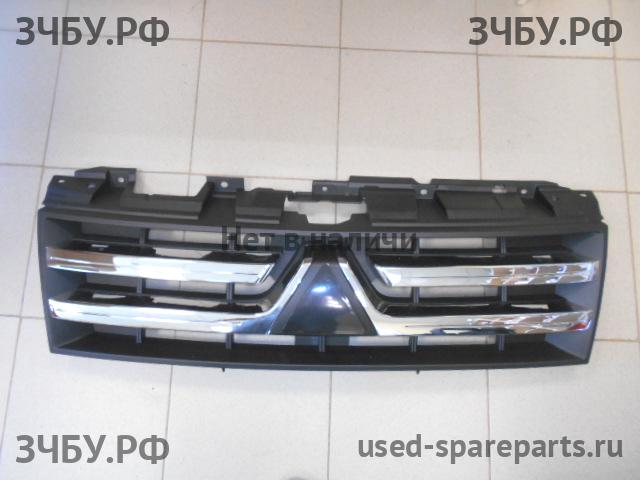 Mitsubishi Pajero/Montero 4 Решетка радиатора
