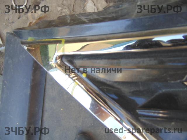 Nissan Tiida 1 Решетка радиатора