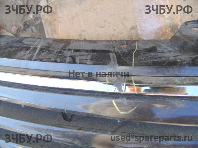 Nissan Tiida 1 Решетка радиатора