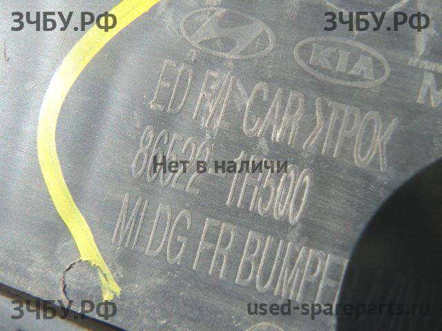 KIA Ceed 1 Решетка в бампер