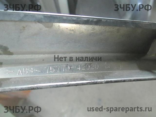 Toyota RAV 4 (3) Молдинг капота