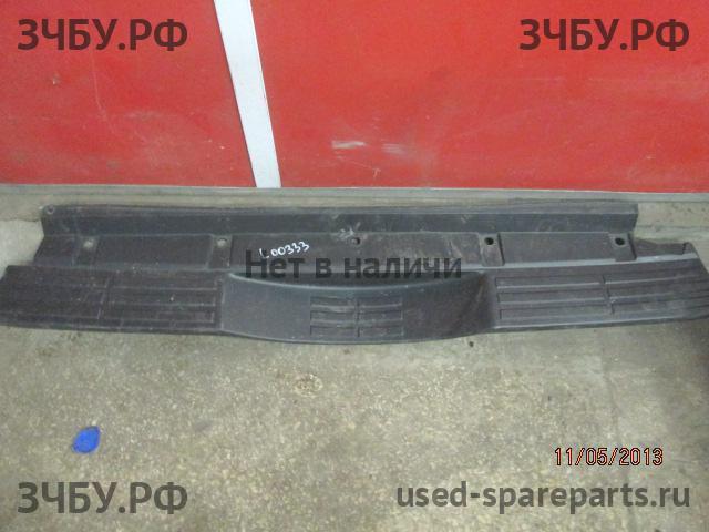 Mitsubishi Pajero/Montero 4 Накладка заднего бампера
