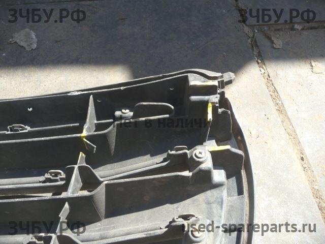 Toyota Land Cruiser 200 Решетка радиатора