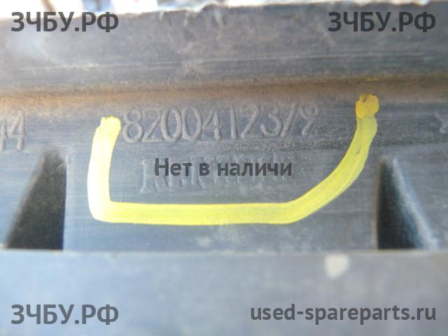 Renault Megane 2 Решетка в бампер