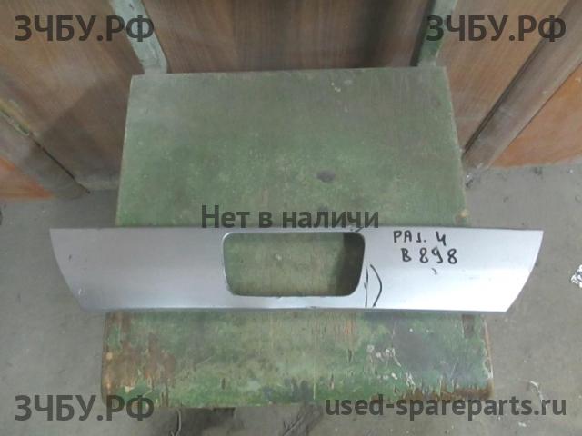 Mitsubishi Pajero/Montero 4 Накладка на дверь багажника