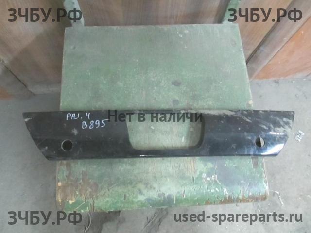 Mitsubishi Pajero/Montero 4 Накладка на дверь багажника