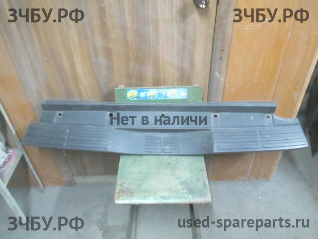 Mitsubishi Pajero/Montero 4 Накладка заднего бампера