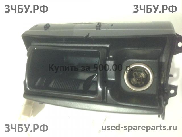 Toyota Avensis 2 Пепельница