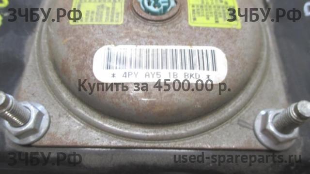 Hyundai Solaris 1 Подушка безопасности водителя (в торпедо, колени)