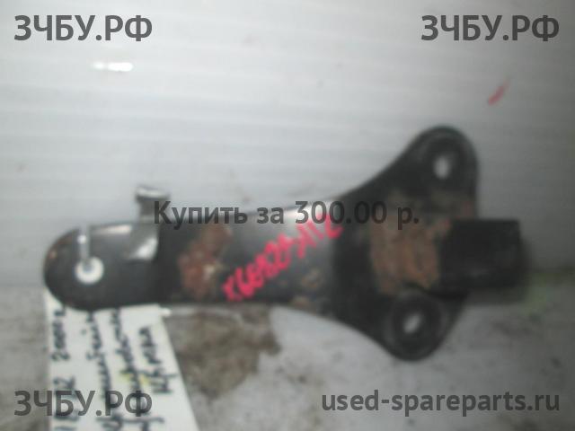 Audi A8 (1) [D2] Крюк буксировочный (рым)