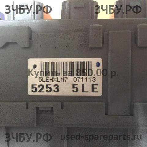 Honda Civic 8 (4D) Блок предохранителей (в салон)