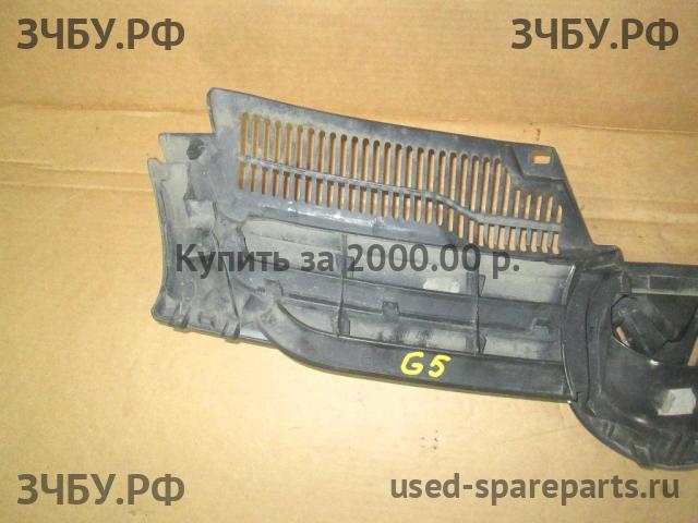 Volkswagen Golf 5 Решетка радиатора