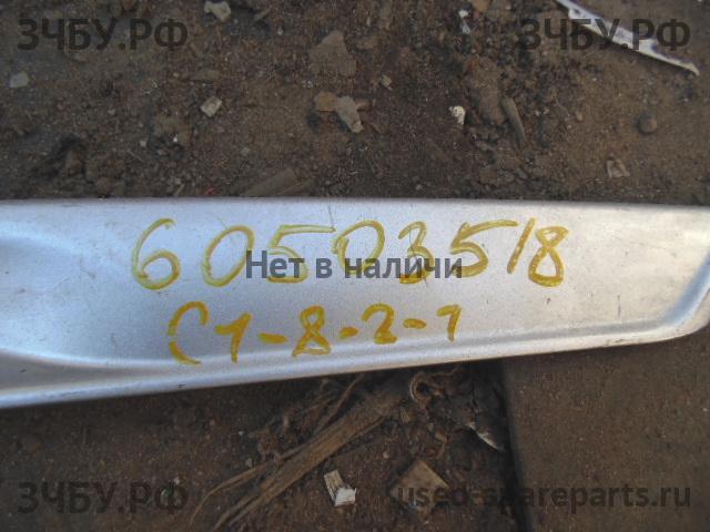Honda Civic 8 (4D) Накладка крышки багажника
