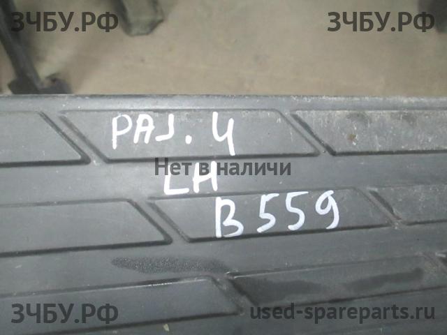 Mitsubishi Pajero/Montero 4 Подножка