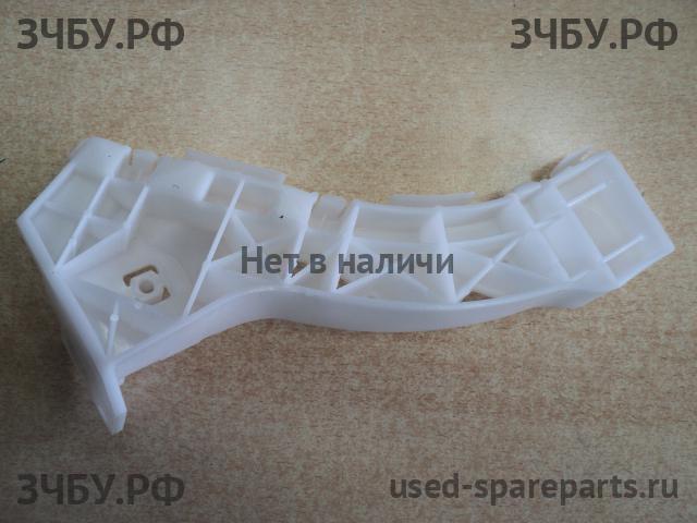 Mazda 3 [BK] Кронштейн бампера передний
