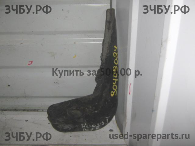 Ford Focus 1 Брызговик передний правый