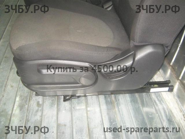 Hyundai Solaris 1 Сиденья (комплект)