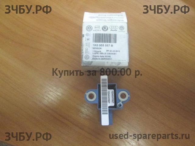 Volkswagen Golf 5 Датчик удара AIR BAG (SRS)