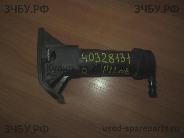 Honda Pilot (2) Форсунка омывателя фары правая