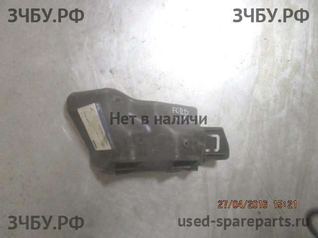 Ford Focus 3 Кронштейн бампера задний