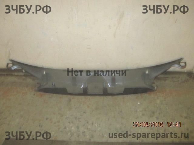 Toyota RAV 4 (4) Накладка на дверь багажника