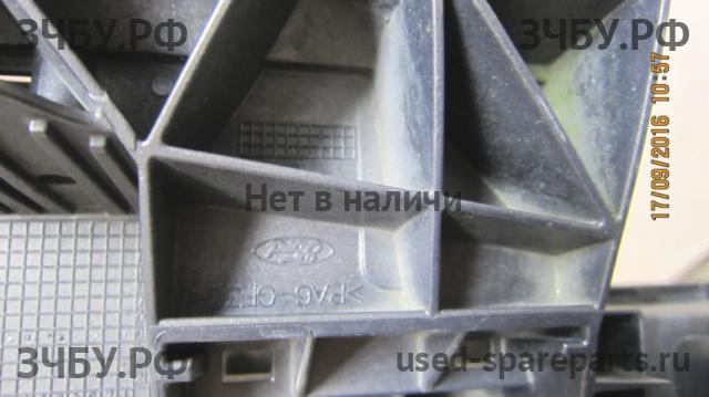 Ford Focus 3 Панель передняя (телевизор)