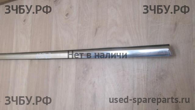Opel Astra J Накладка стекла