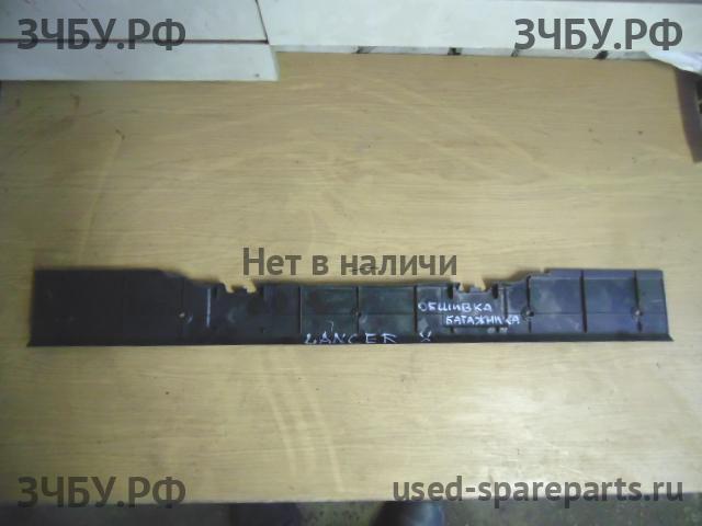Mitsubishi Lancer 10 [CX/CY] Обшивка багажника задней панели