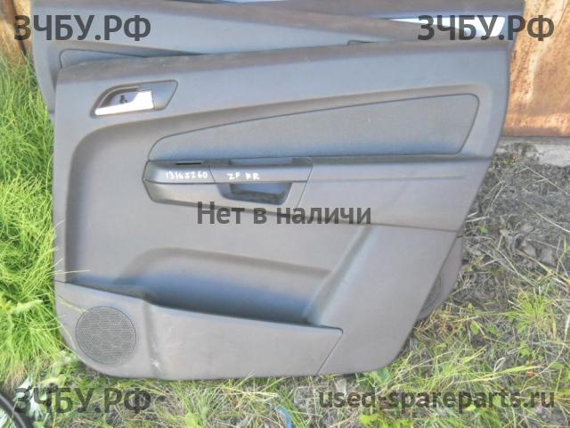 Opel Zafira B Обшивка двери задней правой