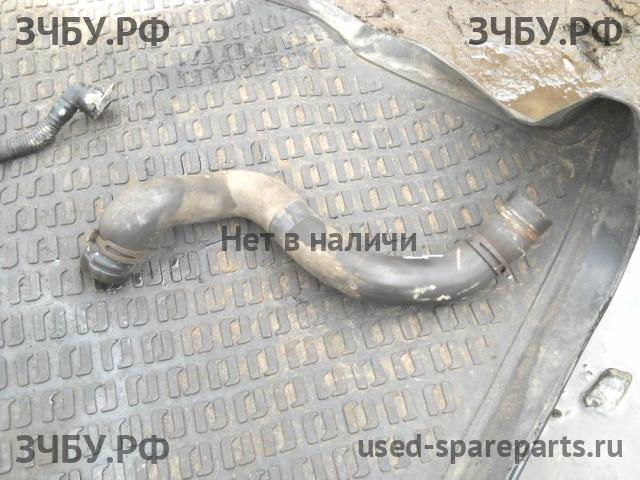 Opel Zafira B Патрубок радиатора