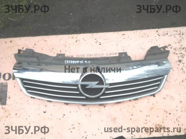 Opel Zafira B Решетка радиатора