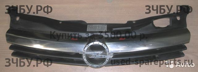 Opel Astra H Решетка радиатора