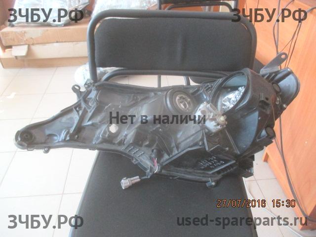 Toyota RAV 4 (4) Фара правая